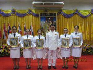 พิธีรับพระราชทานพระบรมฉายาลักษณ์พระบาทสมเด็จพระเจ้าอยู่หัว ที่ฉายกับสมเด็จพระนางเจ้าฯ พระบรมราชินี