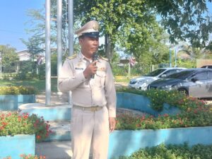 เข้าแถวเคารพธงชาติ