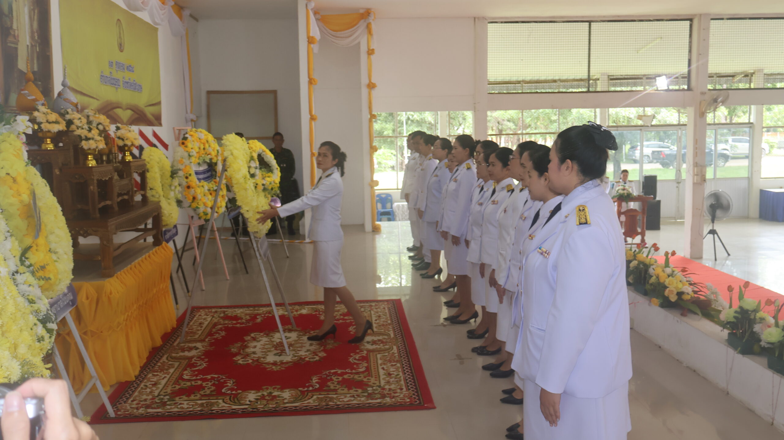 พิธีทำบุญตักบาตรถวายพระราชกุศลและพิธีวางพวงมาลาเนื่องในวันนวมินทรมหาราช วันที่ 13 ตุลาคม 2568